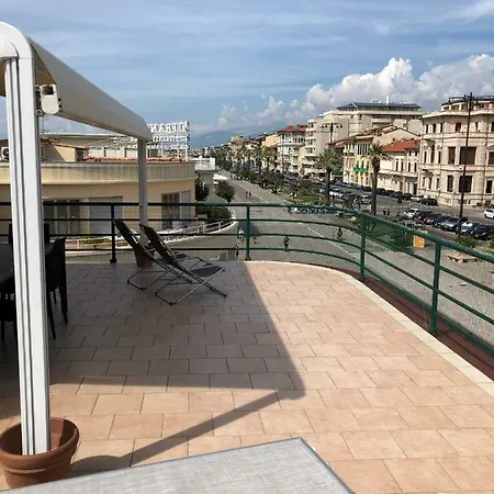 Appartamento Attico Sulla Viareggio