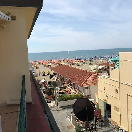 Appartamento Attico Sulla Viareggio