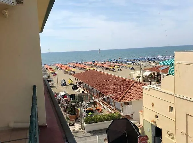 アパート Attico Sulla ヴィアレッジョ